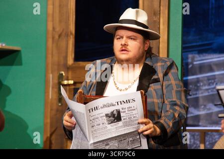 Ladykillers , Fotoprobe im Berliner Kriminaltheater, Berlin, 29.09.2025 Pablo Nina Toculescu Willie Knoxton, LADYKILLERS , Fotoprobe am 29.09.2025 im Berliner Kriminaltheater, Berlin, Premiere: 15.10.2025 Berlin Kriminaltheater Deutschland, germany **** Ladykillers , prove fotografiche al Berliner Kriminaltheater, Berlino 2025, 29 09 2025 Pablo Nina Toculextheater Deutschland, 2025, Berlin, Kriminaltheater, Berlin, Lines, Kriminaltheater, Berlin, Copyright LERS 29 Foto Stock