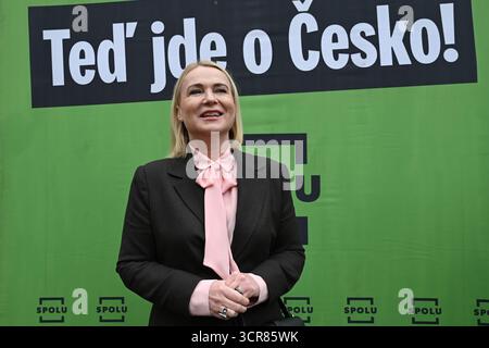 Praga, Repubblica Ceca. 29 settembre 2025. Il ministro della difesa ceco Jana Cernochova ha visto durante la campagna del partito a Praga. Le elezioni parlamentari nella Repubblica Ceca si terranno il 3 e 4 ottobre 2025. Credito: SOPA Images Limited/Alamy Live News Foto Stock
