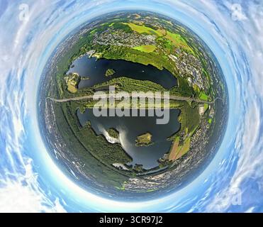 Foto aerea, Elbsee e Unterbacher SEE con area forestale, autostrada A46 a Hasseler Forst, globo terrestre, immagine fisheye, immagine a 360 gradi, mondo minuscolo, l Foto Stock
