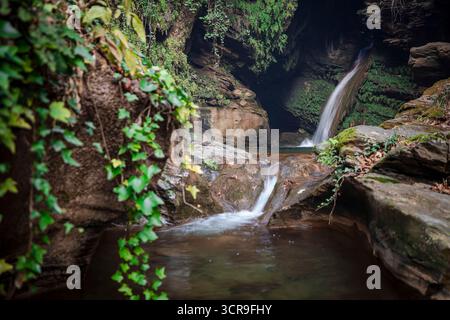 Il paesaggio è incredibile vicino alla piccola cascata di Bayindir, in Turchia Foto Stock
