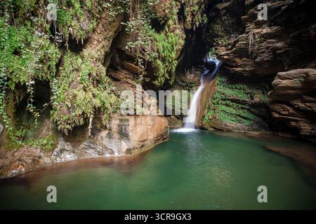 Il paesaggio è incredibile vicino alla piccola cascata di Bayindir, in Turchia Foto Stock