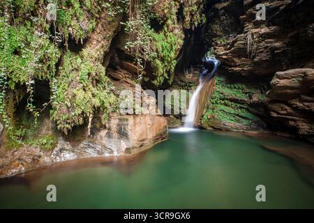 Il paesaggio è incredibile vicino alla piccola cascata di Bayindir, in Turchia Foto Stock