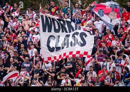 Madrid, Madrid, Spagna. 28 settembre 2025. Durante la partita di calcio LaLiga EA Sports tra Rayo Vallecano e Sevilla FC all'Estadio de Vallecas il 28 settembre 2025 a Madrid, Spagna. (Credit Image: © Alberto Gardin/ZUMA Press Wire) SOLO PER USO EDITORIALE! Non per USO commerciale! Foto Stock