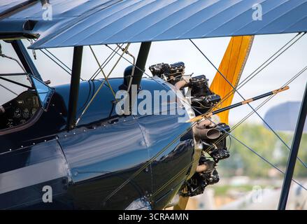 Boeing-Stearman Model 75 biplano americano presso Goodwood Revival 07 Goodwood Motor Circuit, Chichester, West Sussex, PO18 0PH, Regno Unito Foto Stock