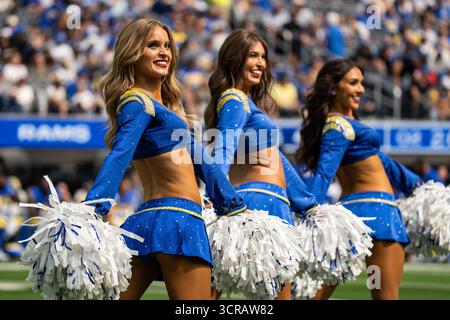 Le cheerleader dei Los Angeles Rams durante una partita NFL tra i Los Angeles Rams e gli Indianapolis Colts, domenica 28 settembre 2025, al SoFi Stadium, a Inglewood, CA. i Rams sconfissero i Colts 27-20. (Jon Endow/immagine dello sport) Foto Stock