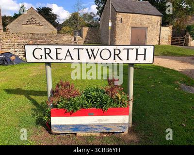 GREATWORTH Northamptonshire Greatworth History Church Village Pargiter Washington Armey sposò un vecchio posto di famiglia all'interno della residenza locale Foto Stock
