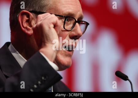 Liverpool, Regno Unito. 30 settembre 2025. Immagine © concessa in licenza a Parsons Media. 30/09/2025. Liverpool, Regno Unito. Il primo Ministro Keir Starmer tiene il suo discorso chiave. Il primo ministro britannico Sir Keir Starmer tiene il suo discorso di apertura alla Conferenza del Partito Laburista del 2025. Foto di Ryan Jenkinson/Parsons Media Credit: andrew parsons/Alamy Live News Foto Stock