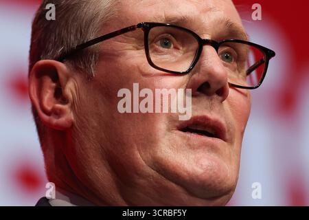 Liverpool, Regno Unito. 30 settembre 2025. Immagine © concessa in licenza a Parsons Media. 30/09/2025. Liverpool, Regno Unito. Il primo Ministro Keir Starmer tiene il suo discorso chiave. Il primo ministro britannico Sir Keir Starmer tiene il suo discorso di apertura alla Conferenza del Partito Laburista del 2025. Foto di Ryan Jenkinson/Parsons Media Credit: andrew parsons/Alamy Live News Foto Stock