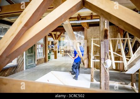 HENGELO - gli studenti sono impegnati alla ROC Twente. Qui i giovani sono addestrati all'artigianato tradizionale come la lavorazione del legno e l'intaglio della pietra. ANP /HOLLANDSE HOOGTE /ROBIN UTRECHT paesi bassi uscita - belgio uscita Foto Stock
