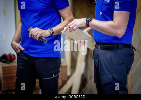 HENGELO - gli studenti sono impegnati alla ROC Twente. Qui i giovani sono addestrati all'artigianato tradizionale come la lavorazione del legno e l'intaglio della pietra. ANP /HOLLANDSE HOOGTE /ROBIN UTRECHT paesi bassi uscita - belgio uscita Foto Stock