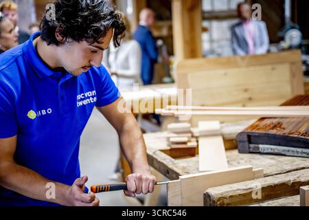 HENGELO - gli studenti sono impegnati alla ROC Twente. Qui i giovani sono addestrati all'artigianato tradizionale come la lavorazione del legno e l'intaglio della pietra. ANP /HOLLANDSE HOOGTE /ROBIN UTRECHT paesi bassi uscita - belgio uscita Foto Stock