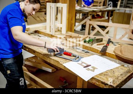 HENGELO - gli studenti sono impegnati alla ROC Twente. Qui i giovani sono addestrati all'artigianato tradizionale come la lavorazione del legno e l'intaglio della pietra. ANP /HOLLANDSE HOOGTE /ROBIN UTRECHT paesi bassi uscita - belgio uscita Foto Stock