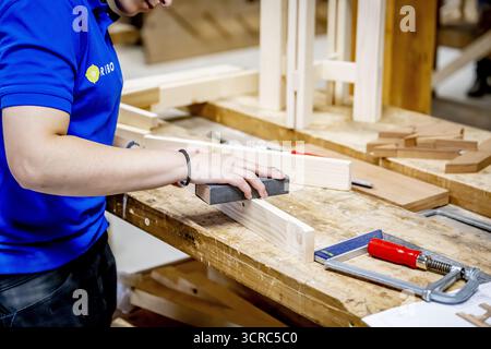 HENGELO - gli studenti sono impegnati alla ROC Twente. Qui i giovani sono addestrati all'artigianato tradizionale come la lavorazione del legno e l'intaglio della pietra. ANP /HOLLANDSE HOOGTE /ROBIN UTRECHT paesi bassi uscita - belgio uscita Foto Stock