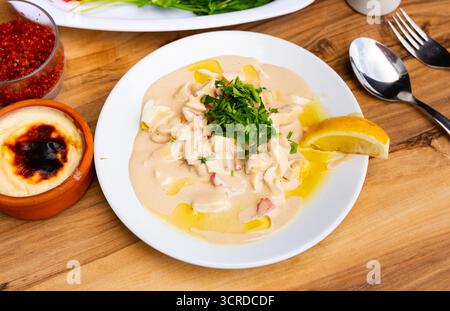 Porzione di piyaz appena cucinato in stile Antalya Foto Stock