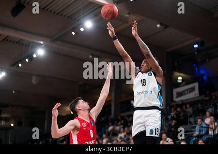 Amburgo, Germania. 30 settembre 2025. Justin Edler Davis (Veolia Towers Hamburg, #19) Beim Wurf, GER, Veolia Towers Hamburg vs Hapoel Bank Yahav Jerusalem, Basketball, Eurocup, Spieltag 1, Saison 2025/2026, 30.09.2025 foto: Eibner-Pressefoto/Max Vincen credito: dpa/Alamy Live News Foto Stock