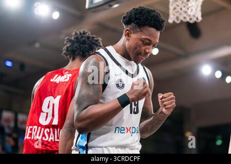 Amburgo, Germania. 30 settembre 2025. Justin Edler Davis (Veolia Towers Hamburg, #19) Jubelt/Jubel, GER, Veolia Towers Hamburg vs Hapoel Bank Yahav Jerusalem, Basketball, Eurocup, Spieltag 1, Saison 2025/2026, 30.09.2025 foto: Eibner-Pressefoto/Max Vincen credito: dpa/Alamy Live News Foto Stock
