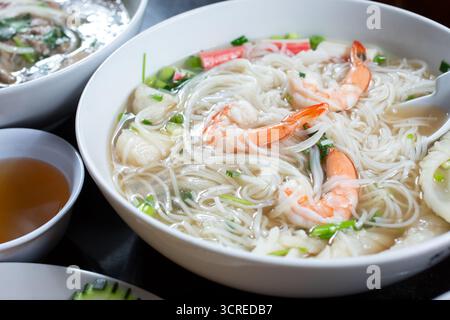 Vista su una ciotola di pesce. Foto Stock