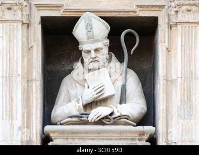 Valencia, Spagna. 26-8-2025. Particolare della facciata della Casa de punto de Gancho. Foto Stock