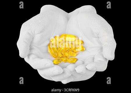 Una mano che tiene una ciotola di pillole gialle. Le pillole hanno la forma di un cuore. Concetto di cura e preoccupazione per la propria salute Foto Stock