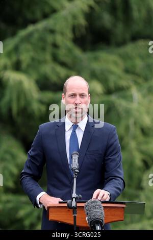 Il Principe di Galles parla al lancio del Global Humanitarian Memorial, il primo memoriale per gli operatori umanitari globali creato dall'artista britannico Michael Landy, al Gunnersbury Park di Londra. Data foto: Mercoledì 1 ottobre 2025. Foto Stock