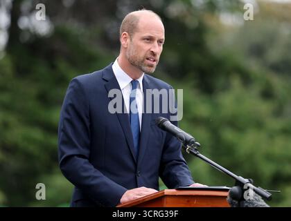Il Principe di Galles parla al lancio del Global Humanitarian Memorial, il primo memoriale per gli operatori umanitari globali creato dall'artista britannico Michael Landy, al Gunnersbury Park di Londra. Data foto: Mercoledì 1 ottobre 2025. Foto Stock