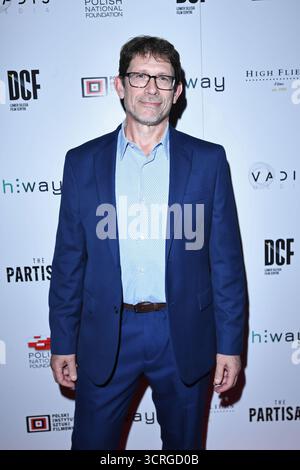 REGNO UNITO. 30 settembre 2025. LONDRA, INGHILTERRA - SETTEMBRE 30: James Marquand partecipa alla prima di "The Partisan" al Vue, Leicester Square il 30 settembre 2025 a Londra, Inghilterra.CAP/Mar © Mar/Capital Pictures Credit: Capital Pictures/Alamy Live News Foto Stock