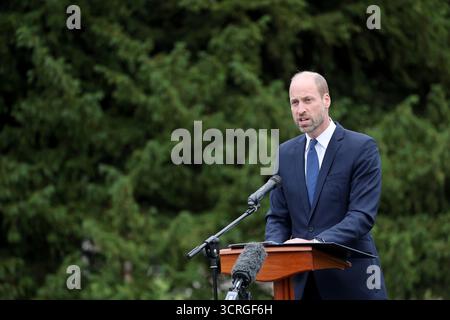 Il Principe di Galles parla al lancio del Global Humanitarian Memorial, il primo memoriale per gli operatori umanitari globali creato dall'artista britannico Michael Landy, al Gunnersbury Park di Londra. Data foto: Mercoledì 1 ottobre 2025. Foto Stock