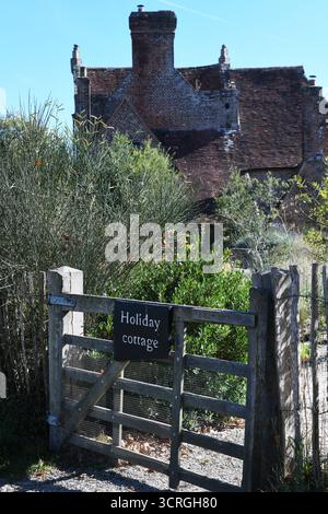 Cottage per le vacanze con cancello Foto Stock