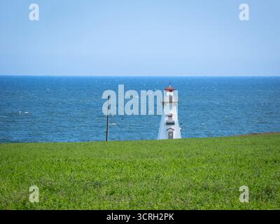 Faro di Cape Tryon sulla costa di Cousins sulla costa settentrionale della provincia dell'Isola del Principe Edoardo in Canada Foto Stock