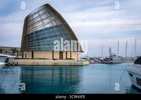 Meravigliose case ed edifici all'Ayia Napa Marina, nella parte orientale di Cipro Foto Stock