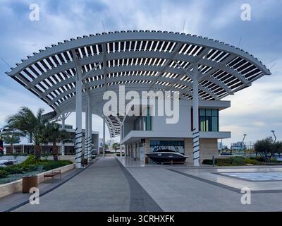 Meravigliose case ed edifici all'Ayia Napa Marina, nella parte orientale di Cipro Foto Stock