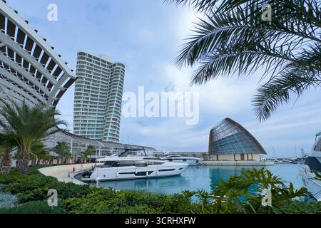 Meravigliose case ed edifici all'Ayia Napa Marina, nella parte orientale di Cipro Foto Stock