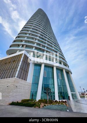Meravigliose case ed edifici all'Ayia Napa Marina, nella parte orientale di Cipro Foto Stock