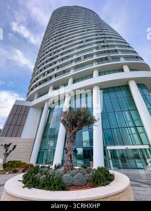 Meravigliose case ed edifici all'Ayia Napa Marina, nella parte orientale di Cipro Foto Stock