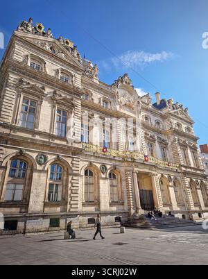 Lione, Francia - 13 febbraio 2024 l'Hotel de Ville, municipio francese di Lione, situato in Place des Terreaux. Un capolavoro di Renaiss del XVII secolo Foto Stock