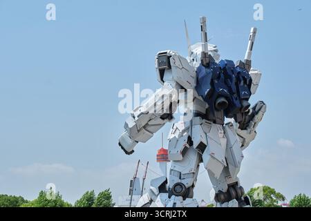 Statua robot Gundam a grandezza naturale a Odaiba, Tokyo. Replica meccanica gigante della popolare serie anime giapponese. Simbolo della cultura pop e tou Foto Stock
