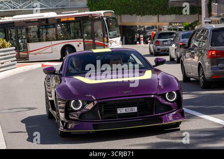 Monte Carlo, Monaco - 11 maggio 2025: Vista su una Aston Martin Valour viola che guida sulla strada nel tornante Fairmont. Foto Stock