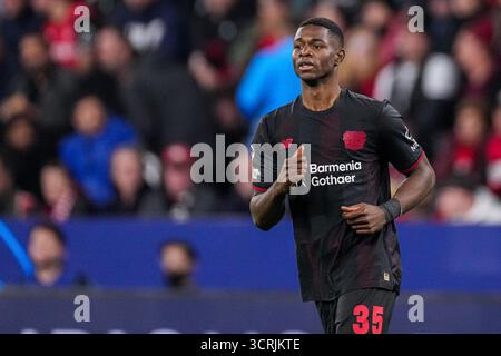 Leverkusen, Germania. 1 ottobre 2025. LEVERKUSEN, GERMANIA - 1° OTTOBRE: Christian Kofane del Bayer 04 Leverkusen guarda durante la fase MD2 della UEFA Champions League 2025/26 tra il Bayer 04 Leverkusen e il PSV Eindhoven alla BayArena il 1° ottobre 2025 a Leverkusen, Germania. (Foto di Joris Verwijst/Orange Pictures) credito: Orange Pics BV/Alamy Live News Foto Stock