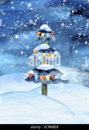 Abete rosso dell'albero di Natale con neve in cima e carta acquerello flag garland. Paesaggio notturno di Capodanno in stile bambini. Sci e neve in inverno Foto Stock