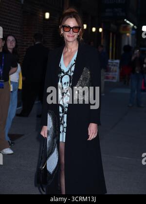 New York, Stati Uniti. 1 ottobre 2025. Julia Roberts al Late Show with Stephen Colbert il 1 ottobre 2025 a New York City, NY, USA. Foto di MM/ABACAPRESS.COM credito: Abaca Press/Alamy Live News Foto Stock