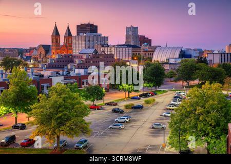 Akron, Ohio, Stati Uniti. Immagine del paesaggio urbano di Akron, Ohio, Stati Uniti, al bellissimo tramonto autunnale. Foto Stock