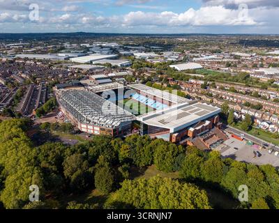 BIRMINGHAM, WEST MIDLANDS, INGHILTERRA - 12 SETTEMBRE 2025: Villa Park, stadio di calcio, Birmingham, Inghilterra, sede dell'Aston Villa FC, vista aerea con Foto Stock