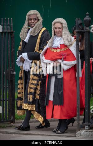 Londra, Regno Unito. 1 ottobre 2025. Il nuovo Lord Cancelliere, David Lammy MP (L) con la Lady Chief Justice - la destra onorevole la Baronessa sue Carr (R) di Walton-on-the-Hill. I giudici e gli operatori legali assistono all'inizio dell'anno legale in Inghilterra e Galles, che è segnato da un servizio religioso presso l'Abbazia di Westminster, seguito da un ricevimento nelle Houses of Parliament, ospitato dal Lord Cancelliere Shabana Mahmood. Crediti: Guy Corbishley/Alamy Live News Foto Stock