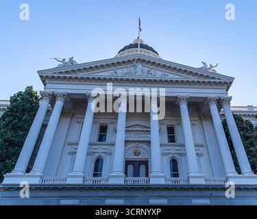 Sacramento, CALIFORNIA, USA – 16 settembre 2025: Esterno del Campidoglio della California a Sacramento, CA. È la sede del governo dello stato. Foto Stock