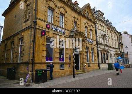 Dorchester, Dorset, Regno Unito. 2 ottobre 2025. Vista generale della filiale della NatWest Bank in South Street a Dorchester nel Dorset, che chiuderà definitivamente il 22 ottobre 2025. Crediti fotografici: Graham Hunt/Alamy Live News Foto Stock
