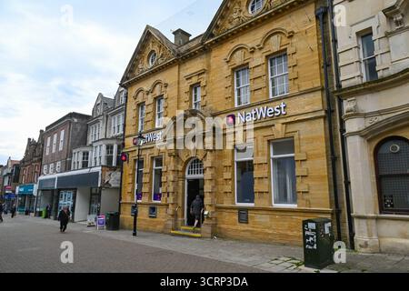 Dorchester, Dorset, Regno Unito. 2 ottobre 2025. Vista generale della filiale della NatWest Bank in South Street a Dorchester nel Dorset, che chiuderà definitivamente il 22 ottobre 2025. Crediti fotografici: Graham Hunt/Alamy Live News Foto Stock