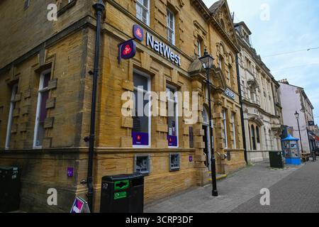 Dorchester, Dorset, Regno Unito. 2 ottobre 2025. Vista generale della filiale della NatWest Bank in South Street a Dorchester nel Dorset, che chiuderà definitivamente il 22 ottobre 2025. Crediti fotografici: Graham Hunt/Alamy Live News Foto Stock