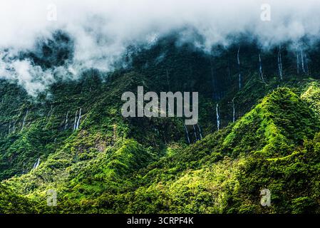 All'interno di un vulcano Tahitiano estinto Foto Stock