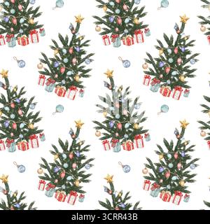 Illustrazione ad acquerello con motivo senza cuciture dell'albero di Natale decorato con stella d'oro, giocattoli, palle e ghirlande, con regali. Isolato su sfondo bianco. Anno nuovo Foto Stock