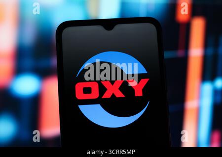 Canada. 2 ottobre 2025. In questa immagine, il logo Oxy Chemical (OxyChem) viene visualizzato sullo schermo di uno smartphone. (Credit Image: © Thomas Fuller/SOPA Images via ZUMA Press Wire) SOLO PER USO EDITORIALE! Non per USO commerciale! Foto Stock